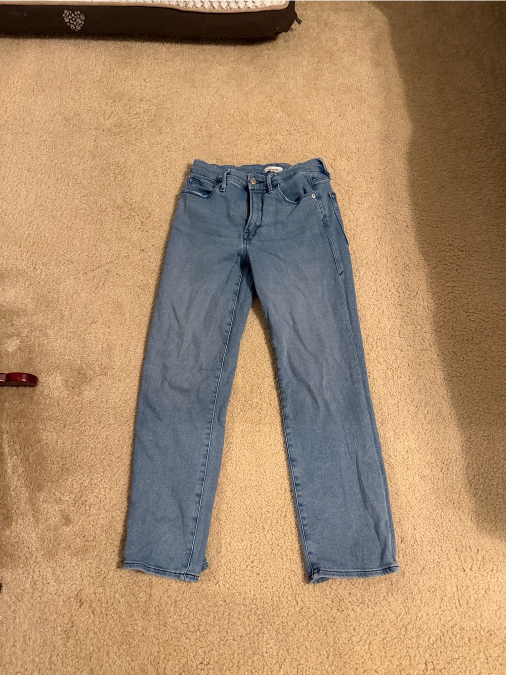 Good American Straight Leg Jeans in Light Blue Wash